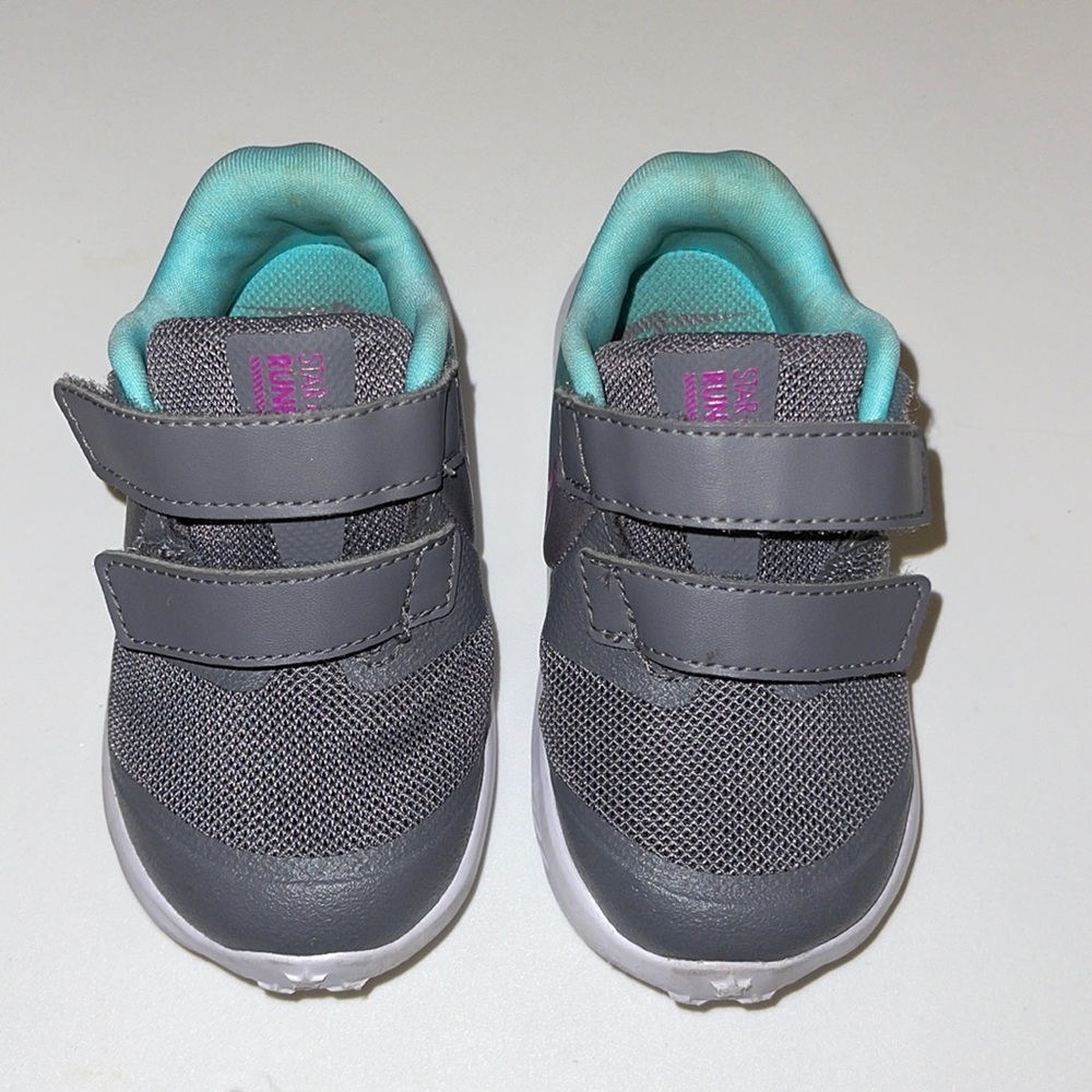 Nike Brand infant girls sneakers Sz 6c